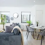 Pembroke House Apartments Exeter For Families Business Relocation Free Parking